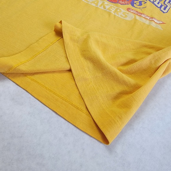 Vintage Champion Los Angeles Lakers T Shirt Yellow XLarge Basketball Graphic Tee - Picture 8 of 16